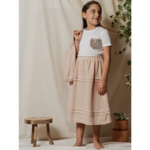 T-shirt bianca con taschino fantasia floreale